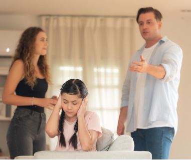 Two- parents -fighting - girl-closing-her-ears