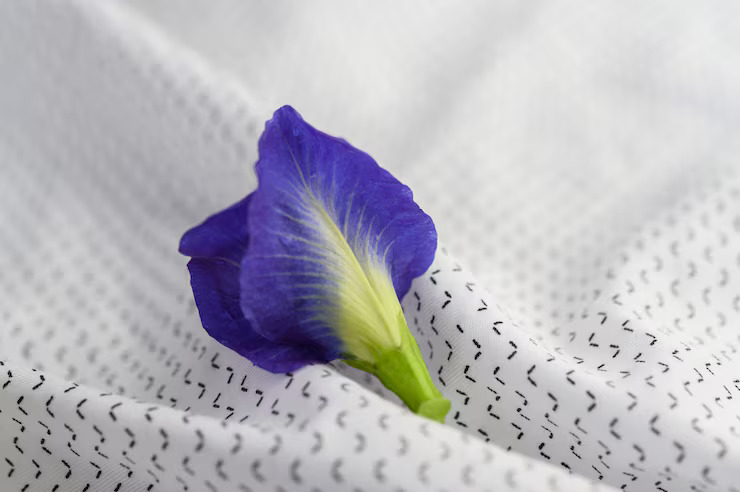 blue-butterfly-pea-flowers-white-fabric_1150-21507
